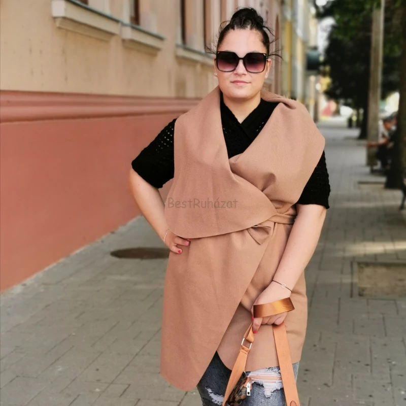 TIA plus size mellény